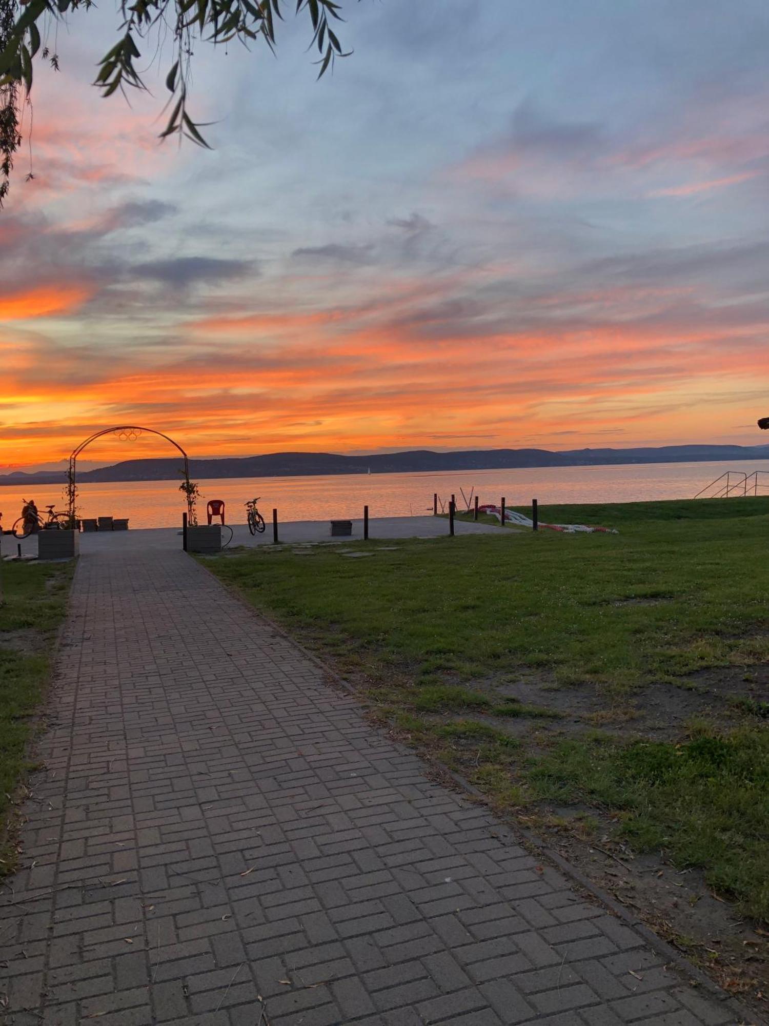 Luz Del Sol Balatonlelleアパートメント エクステリア 写真